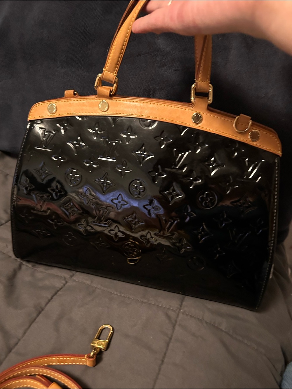 Louis Vuitton Deep Black Brea MM Vernis - Picture 3 of 13